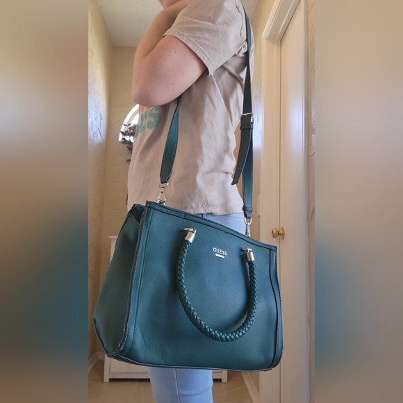 Emerald green purse guess brand - Picture 10 of 10